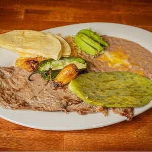 Doña Senorina Plate