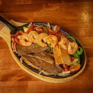 Lulu Fajitas
